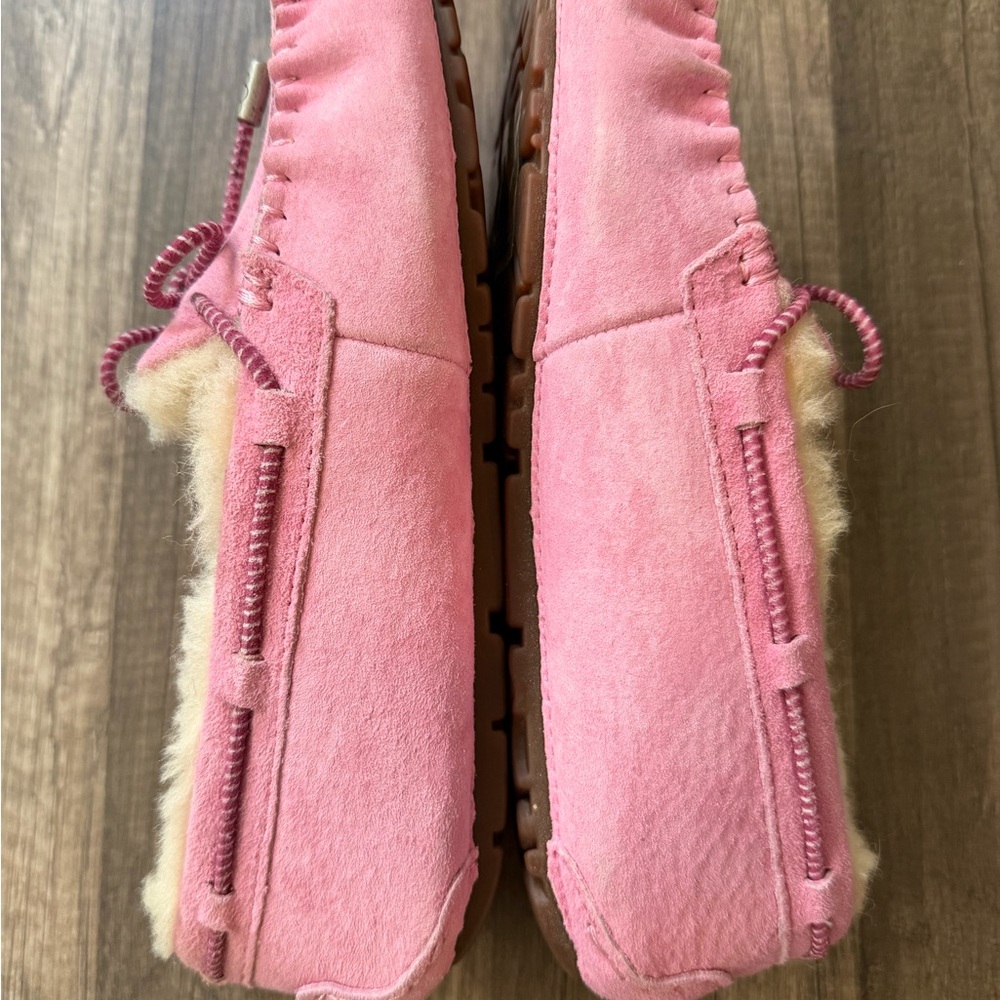UGG NEW Pink Suede Moccasin Slippers with Cream Shearling size women’s 6 - Picture 9 of 9